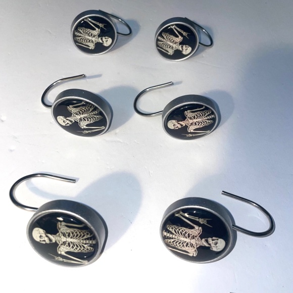 NWOT Bathroom Halloweeen Decoeation 12 Pieces Half Skeleton Shower Curtain Hooks - Picture 4 of 8